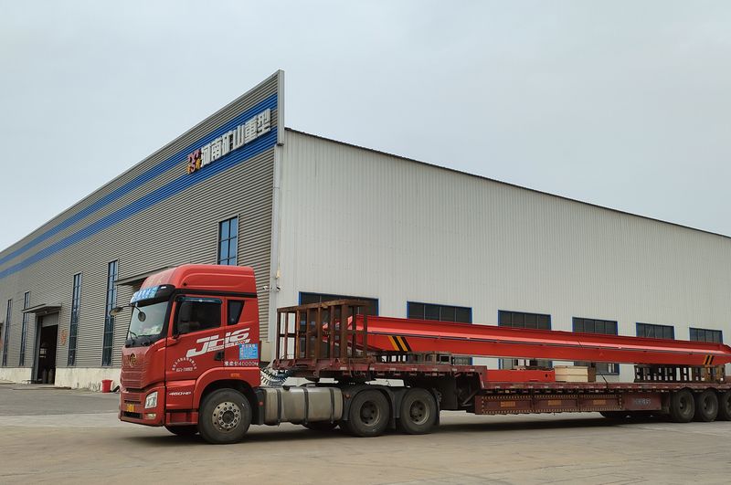 電動(dòng)單梁起重機(jī)3臺(tái) LD5t—16.8m LD3t—16.5m /2臺(tái) 制作完成，發(fā)往江西南昌交付客戶使用。